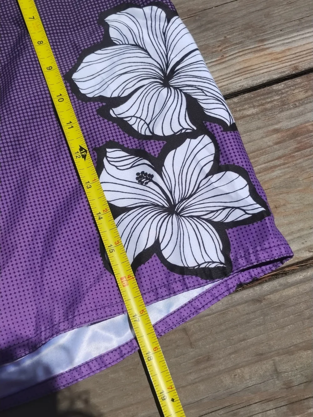 burnside Size M Purple and Black Floral Men's Board Shorts